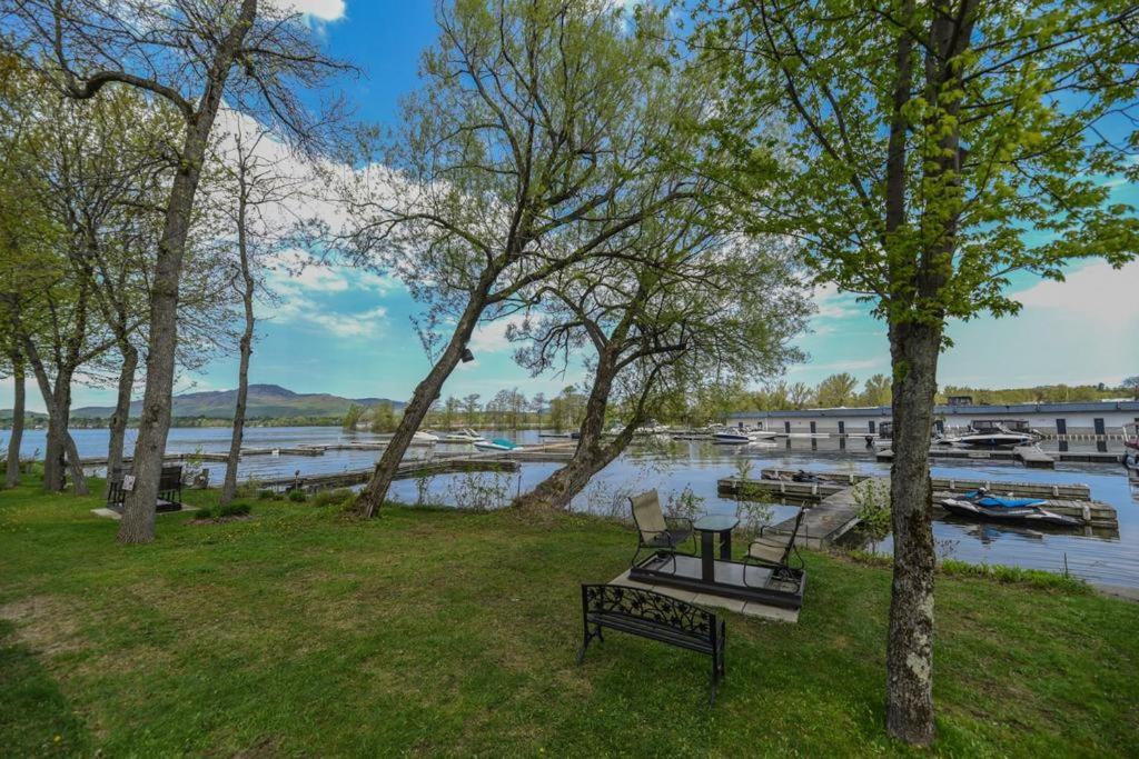 O'Berge Du Village C304 - Bord De L'Eau Magog Exterior foto